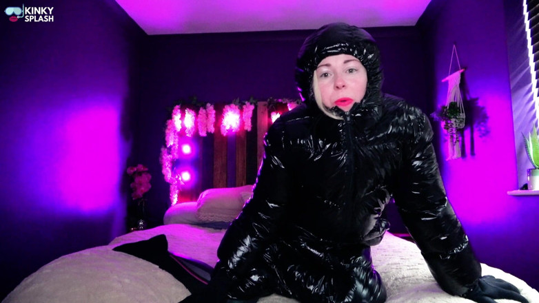 UKCuteGirl Lucy Lauren: Une succube brillante envahit ton lit pour vous vider