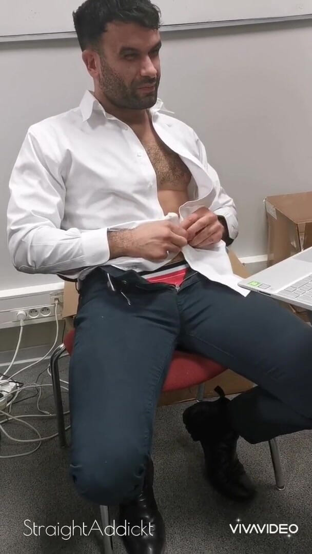 Straight Addickted: Watch this horny straight guy having a discreet wank at...