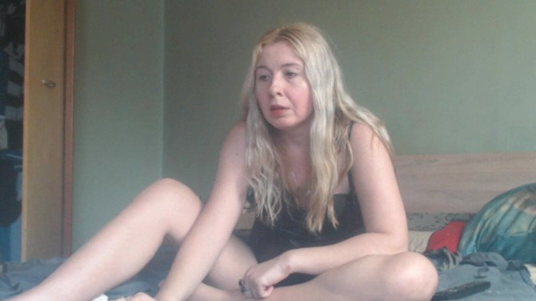 sunshinegoddes: Schöne schöne MILF masturbiert mit ihrem dildo, lehrt, wie man...