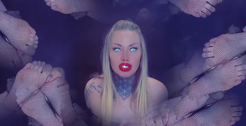 Goddess Misha Goldy: Adoro quanto sia facile attirarti con i miei piedi a...