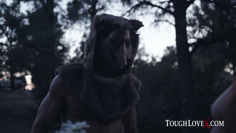 ToughLoveX: TOUGHLOVEX - scufița roșie Scarlett Mae se întâlnește cu Werestud