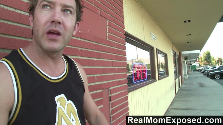 Real Mom Exposed: La MILF Mellanie Monroe se fait baiser et éjaculer