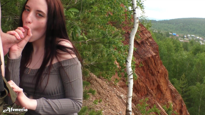 Afemeria: Sinnlicher tiefer blowjob im wald mit sperma im mund