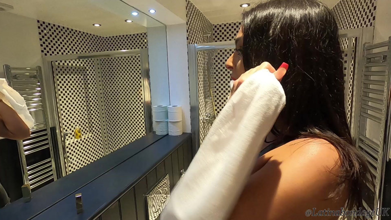 Latina Fetish: Latina seksi diikat dan Cleave tersedak memakai lateks dan kasut...