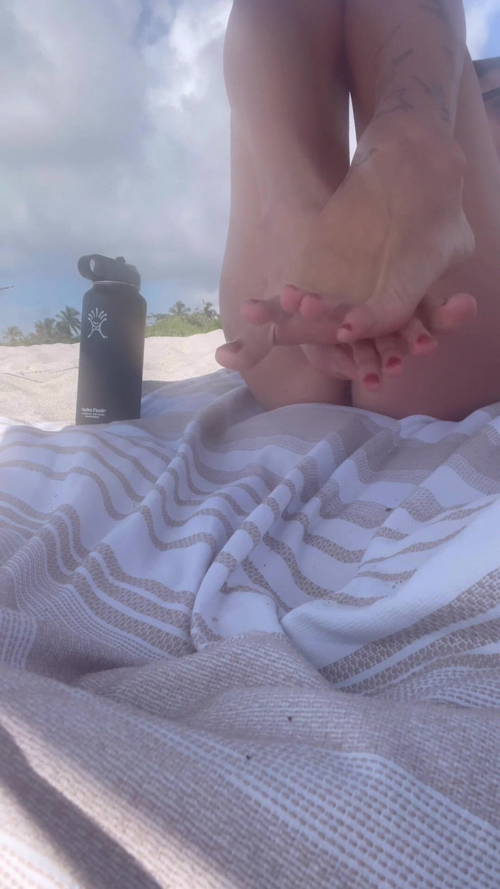 Dianna Davis: Sandy Beach Feet