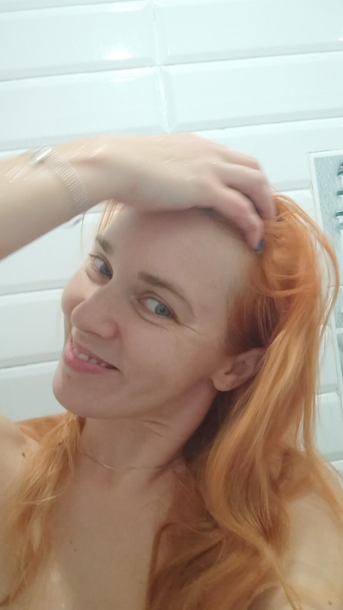 Risky Hairy Couple: Я мию свою волохату пизду і мочу одночасно