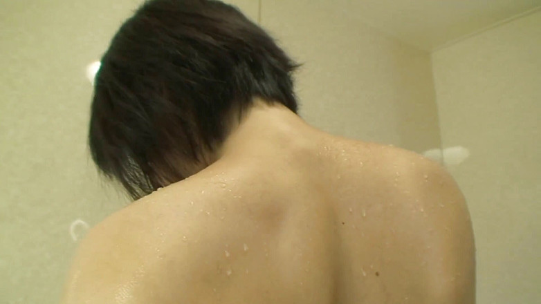 Asiatiques: Doccia nel bagno e un bel pompino