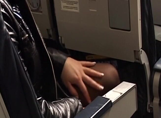 Public Lust: Une coquine se fait baiser dans l'avion