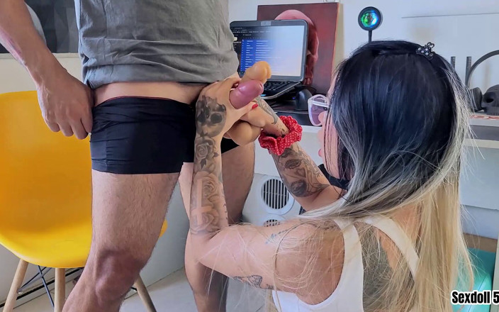 Sexdoll520: Nadržený vztah s nevlastní sestrou - 2 ptáky sperma v ústech