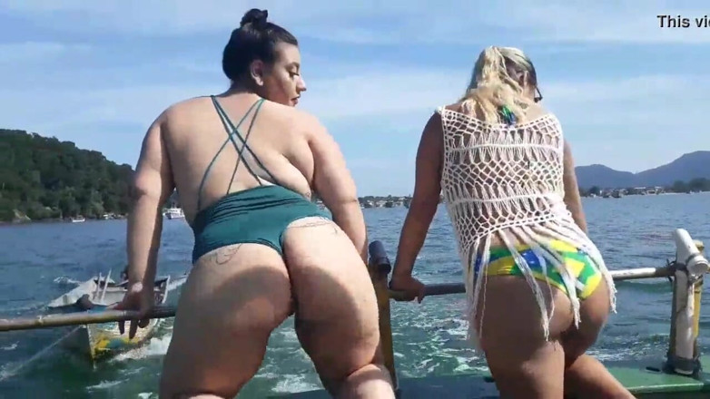 Paty Bumbum: Exhibitionnisme sur un bateau en public avec Paty Butt et...