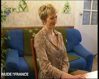 La France a Poil: Busty成熟したふしだらな女ハードgangbangedによってPapyと彼の友人