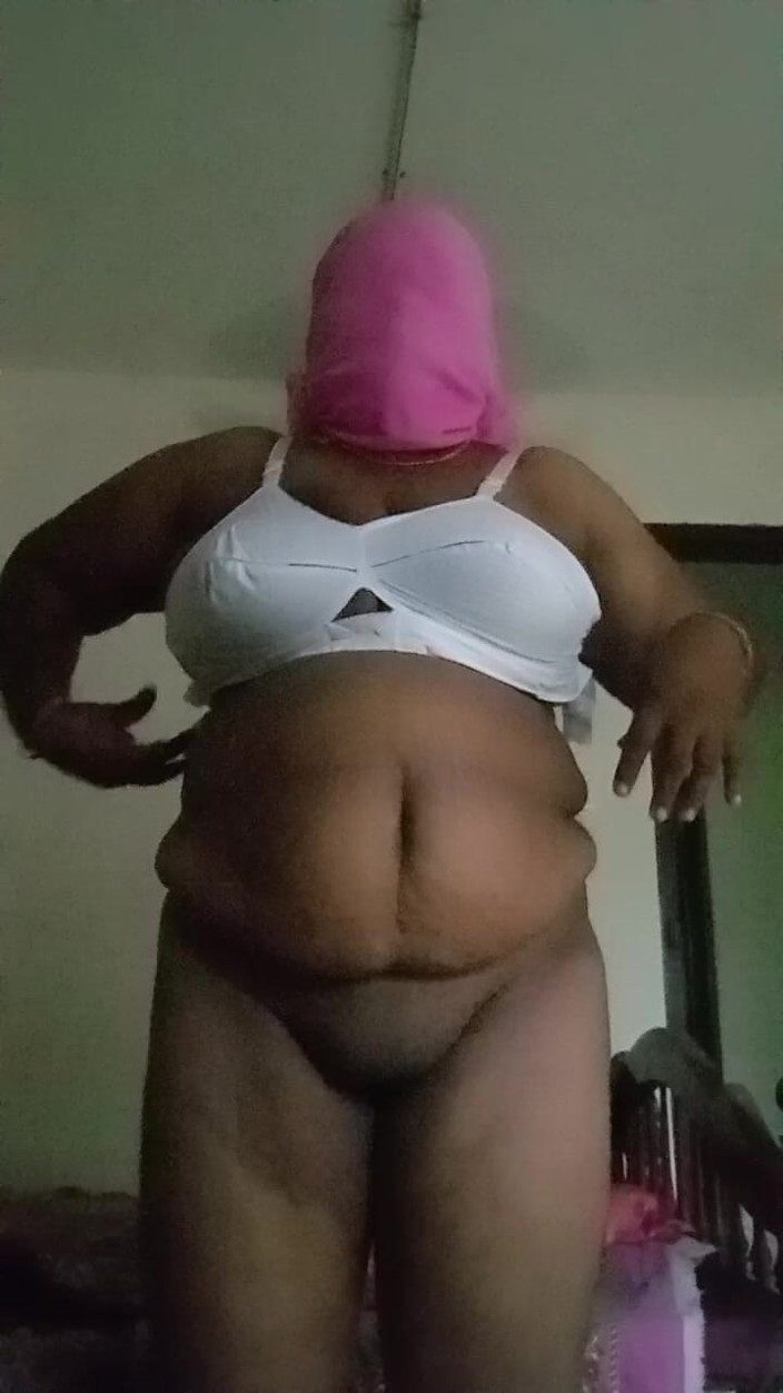 Bedroom: Vid20230804171546.mp Hintli ev hanımı yatak odası performans videoları