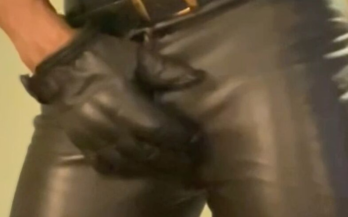 Black mature kinky muscle: Love Leather &amp; Latex