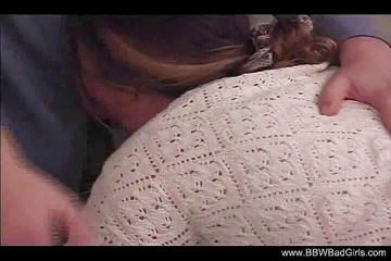 BBW Bad Girls: Une BBW coquine se fait fesser et éjaculer dans la bouche