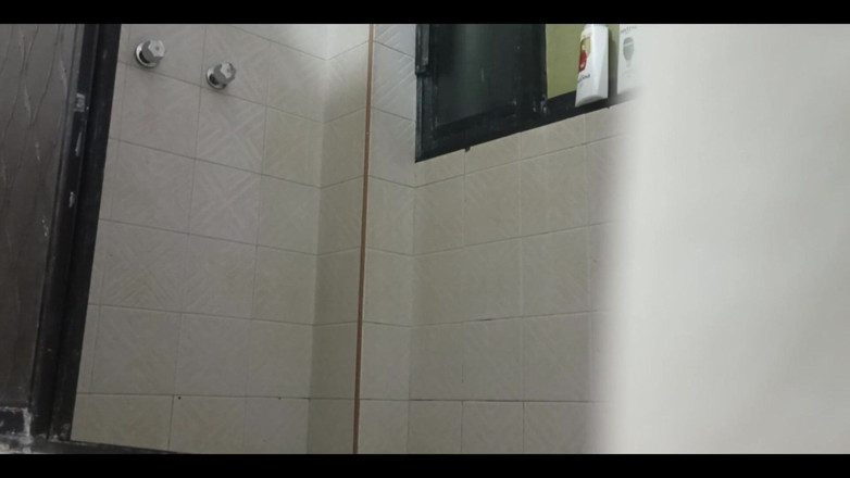 Karmicoxv: Deixei a gravação do celular no banheiro da casa da...