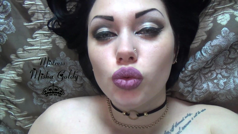 Goddess Misha Goldy: Sentir les lèvres et sucer les lèvres en se masturbant
