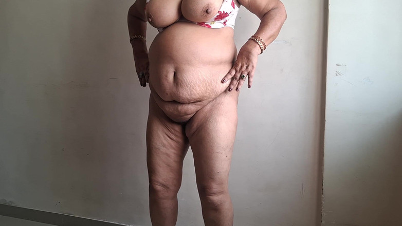 TABOOBREAKERS: Heißes Sommermädchen Shilpa Tabubreakers Auf Hitze, Versucht MILF Abzukühlen