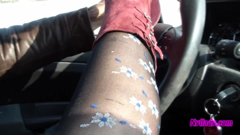 Nyllady: En el auto jugando con mi marido