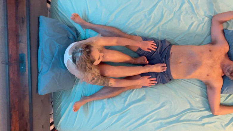 Island Boy Vids: Akira Shell mit einem erstaunlichen Footjob