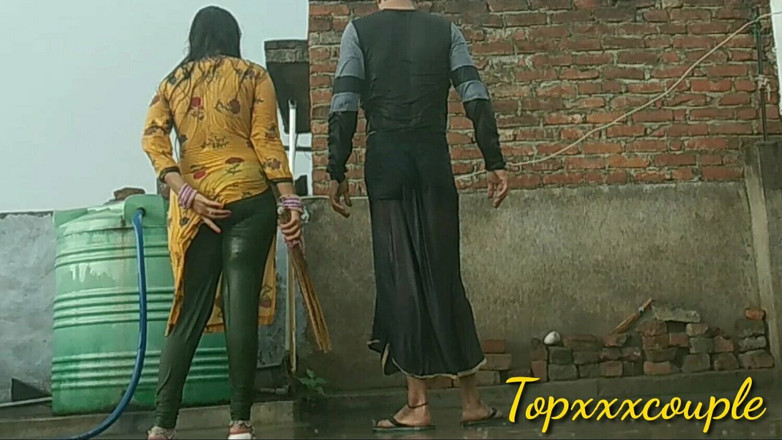 Topxxxcouple: Bain de pluie indien.