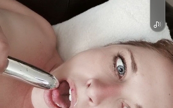 SexyMary3333: SexyMary est redevenue excitée et se satisfait avec un vibromasseur