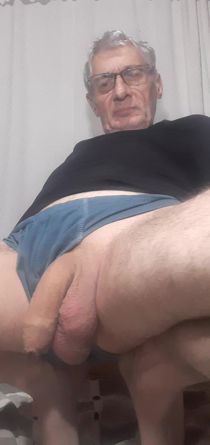 Big uncut hard cock: Pokazuję mój potwór kutas jest miękki
