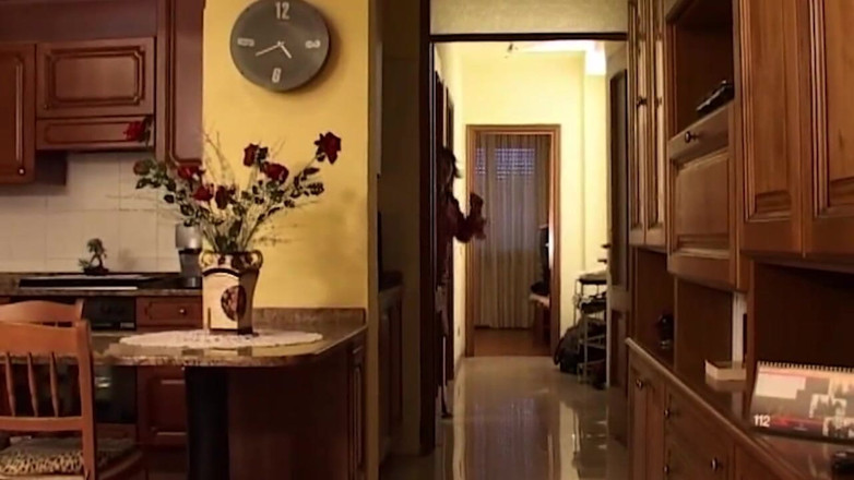 Bangora MILFs: Una miLF arrapata viene sditalinata e scopata in cucina