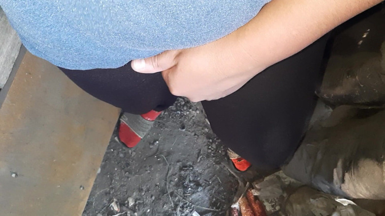 Lesbian-candys: Semasa rehat tengah hari, awek kampung melancap pepeknya - gula-gula lesbian