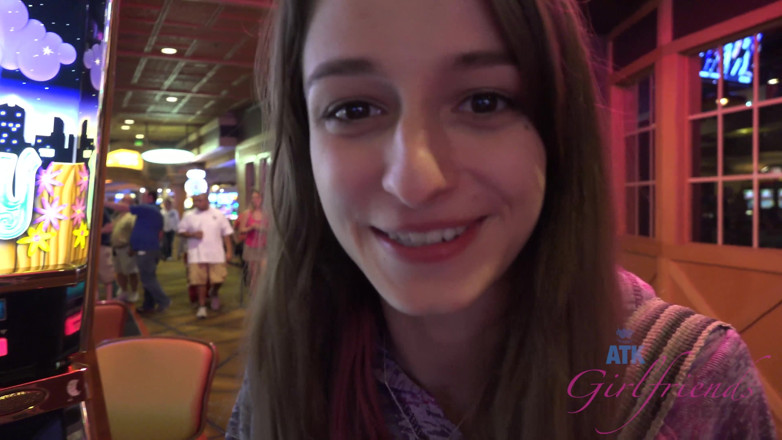 ATK Fans (Girlfriends): Virtuell semester i Las Vegas med Willow Hayes 1/3
