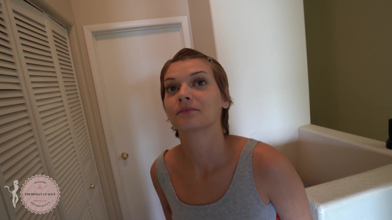 Katie Diggs: Opravte, aby se jí vystříká do pusy kvůli složení