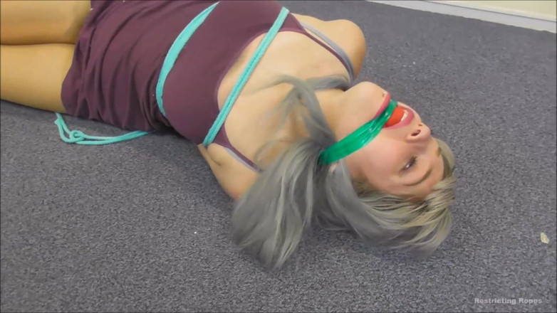 Restricting Ropes: In bondage gelockt