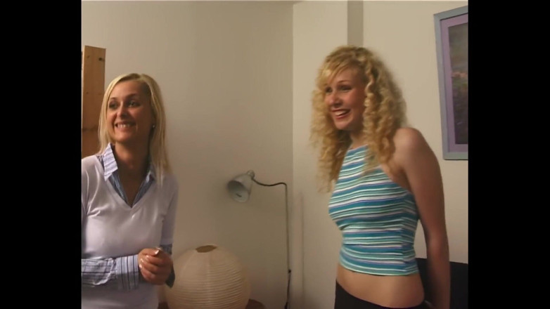 My first cock: Una ragazza rossa con un corpo bellissimo viene convinta a...