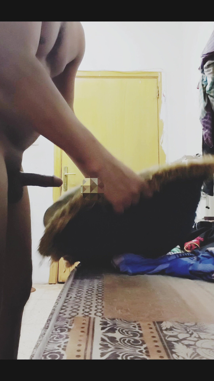 mehedi123Bow: Drsný sex s mým oblíbeným tmavým klukem na polštáři