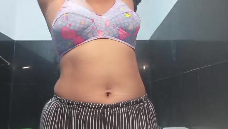 Anne White: Sri Lanka - chica musterbation en cuarto de baño con lujuria...