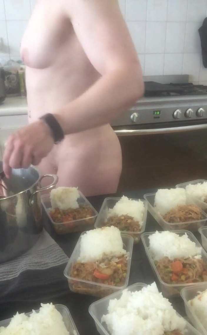 Michellexm: 裸餐准备观看最后我开始玩弄自己