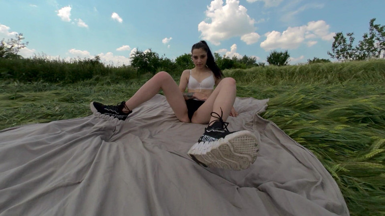 SassyTiff: Zoe Foxxy Ormanda Masturabate