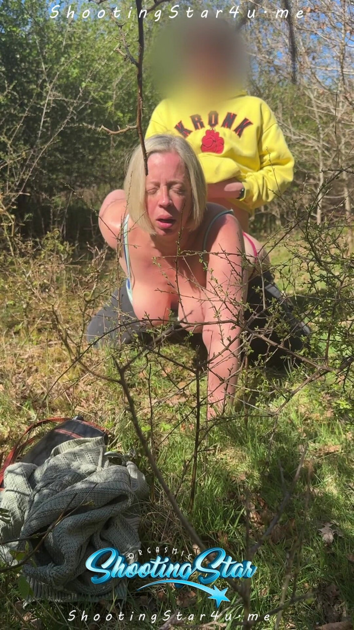 Shooting Star: Smutsig hotwife får creampie från slumpmässig främling i parken - navet...