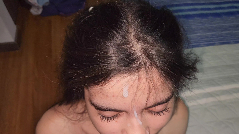 Jopy sex: Фотограф наповнює обличчя моделі спермою під час фотосесії