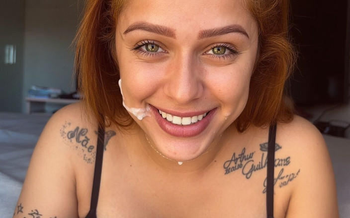 Camila Vegas: Blowjob-ul roșcatei tatuate Camila Vegas: Cea mai bună gât adânc...