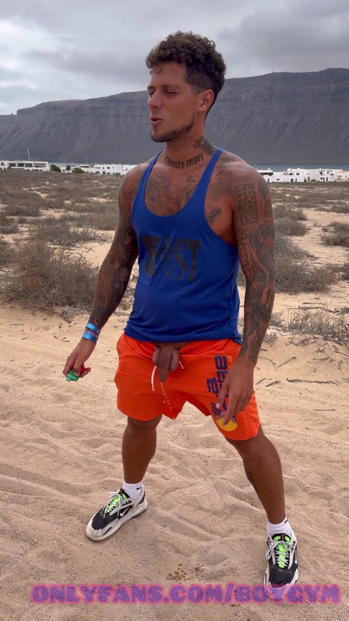 BoyGym: Vaper i sikanie na plaży