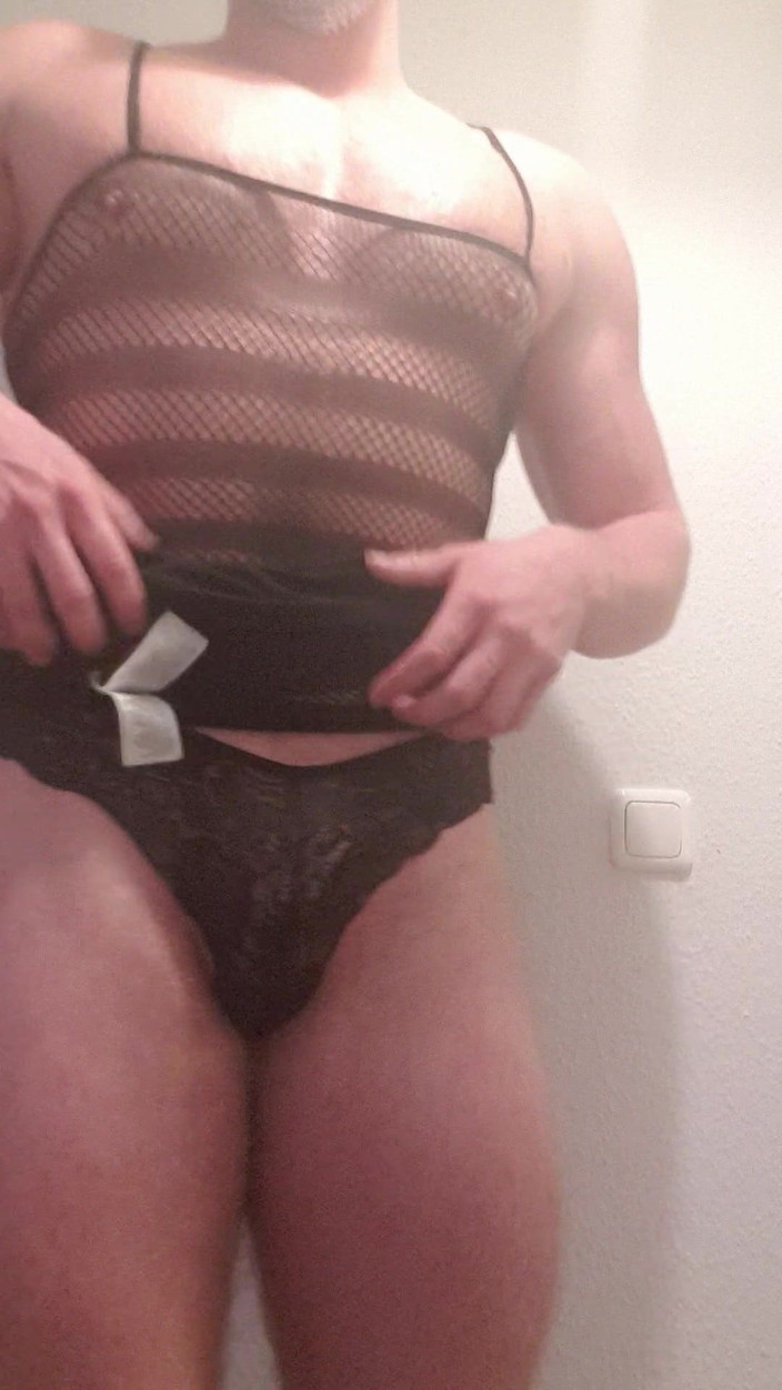 Leon fag boy: Leon khoe cơ thể và boyclitt của anh ấy