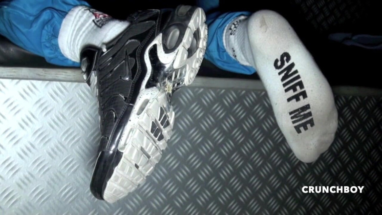 Sneaker gay: Sneaker sumisión dominación en glory agujeros por heterosexual