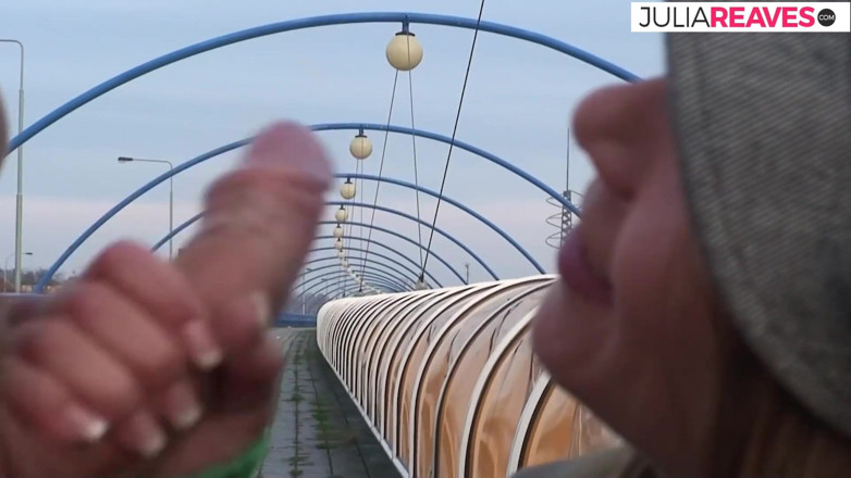 My German Amateurs: Pelacur sange dientot buru-buru di bawah jembatan