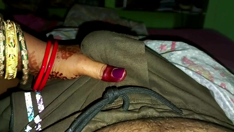 Popmini: 남친과 자정에 보지를 파괴하는 타밀 인도 아줌마 Nisha