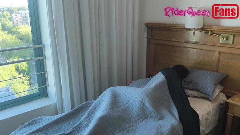 Riderqueen: Une belle-mère séduit - vidéo pour les fans