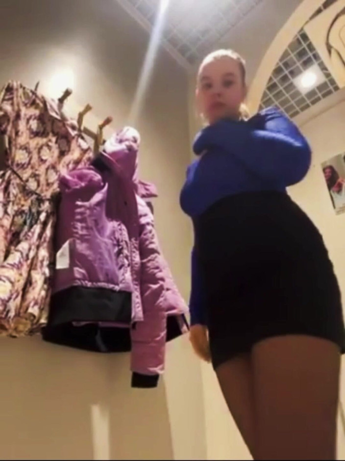 JuiceLussie: Mamada extrema en el público en webcam