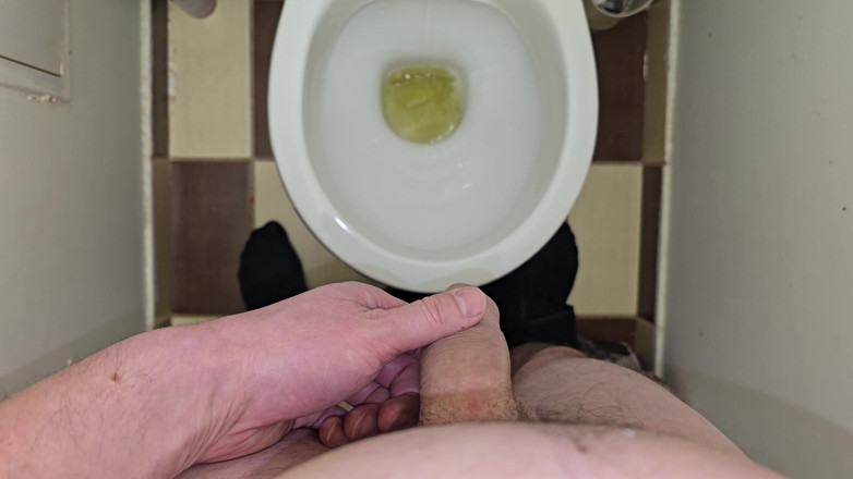 Alpha pee king: shauchaalay men mootna