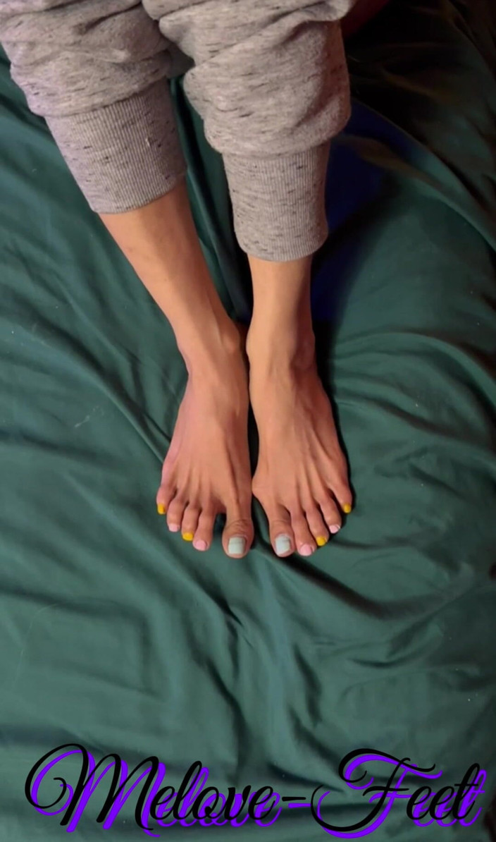 Naelor: Melove sexy piedini (solo essere se stessa)
