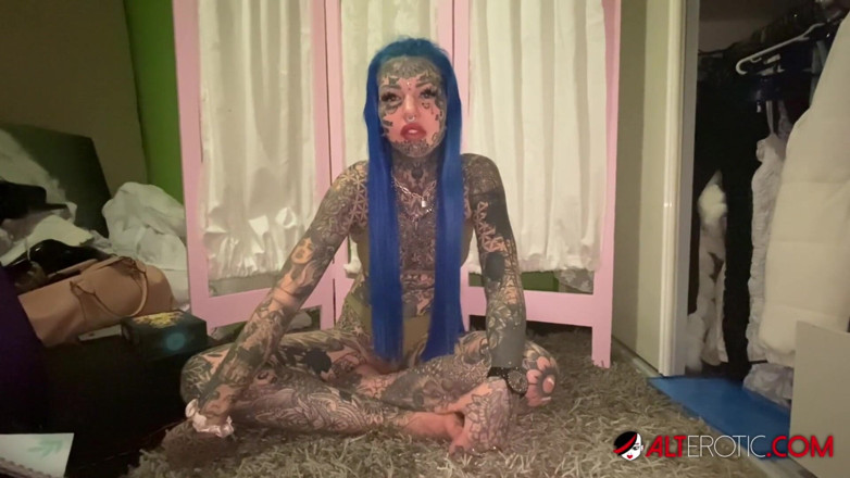 Alt Erotic: La masturbation en solo d'Amber Luke pendant le confinement