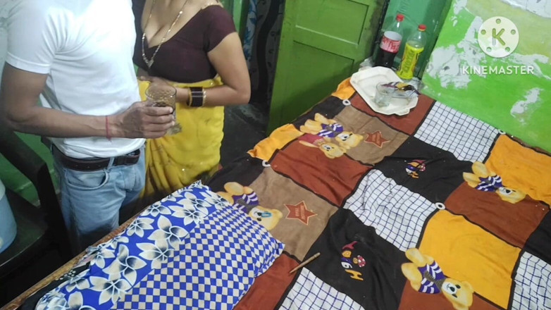 Saxesageth: Bhabhi ko kichen me akela pakar kardi bhabhi ki masturbation...